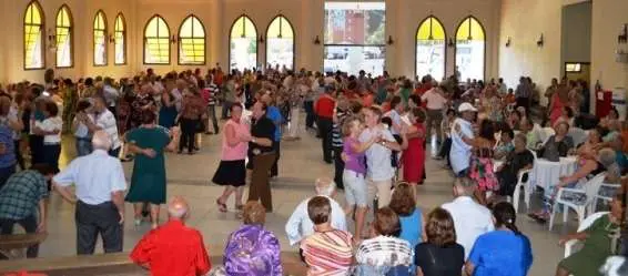 Baile de idosos é realizado em Nova Veneza