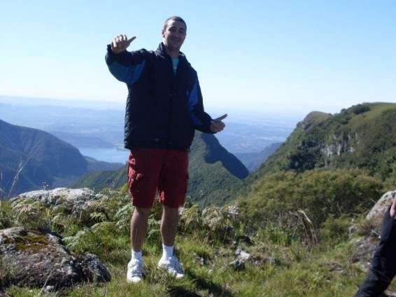 Ricardo Mazzorana: E por falar em realeza...a coroa da rainha será banhada a ouro e com cristais. Que poder hein?! 5 Arlei Figueiredo sempre de bem com a vida!