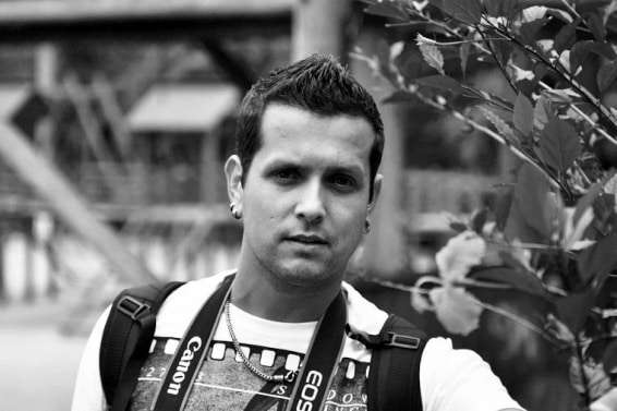 Ricardo Mazzorana: E por falar em realeza...a coroa da rainha será banhada a ouro e com cristais. Que poder hein?! 7 De Araranguá, Cássio Pereira.