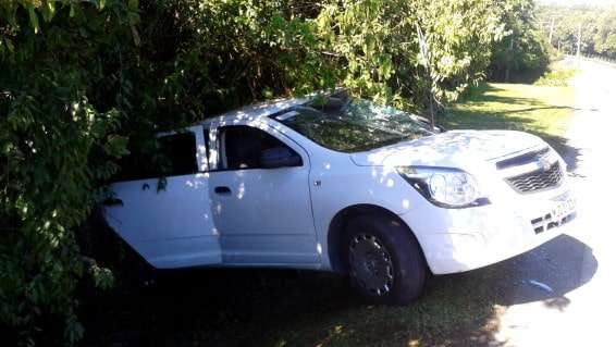 Cobalt corta frente de caminhão e colide no trevo da SC-447 entre Nova Veneza / Mãe Luzia