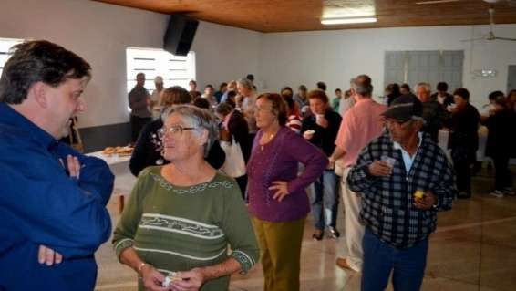 Terceira idade realiza confraternização pelo Dia das Mães
