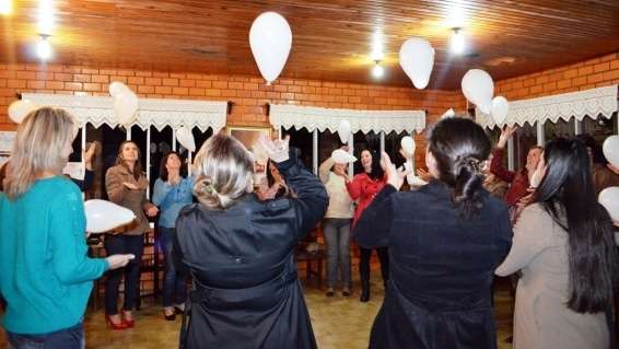 Enfermeiros são homenageados em confraternização 6 Enfermeiros são homenageados em confraternização