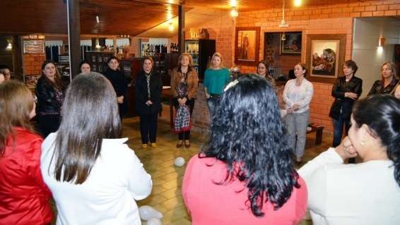 Enfermeiros são homenageados em confraternização 10 Enfermeiros são homenageados em confraternização