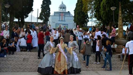 Milhares de fiéis acompanham 62ª Festa de Nossa Senhora do Caravaggio 2 Milhares de fiéis acompanham 62ª Festa de Nossa Senhora do Caravaggio