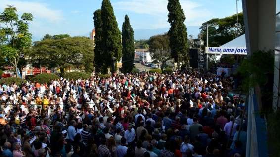Milhares de fiéis acompanham 62ª Festa de Nossa Senhora do Caravaggio 13 Milhares de fiéis acompanham 62ª Festa de Nossa Senhora do Caravaggio