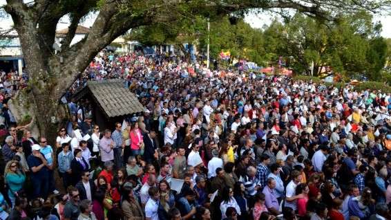 Milhares de fiéis acompanham 62ª Festa de Nossa Senhora do Caravaggio 1 Milhares de fiéis acompanham 62ª Festa de Nossa Senhora do Caravaggio