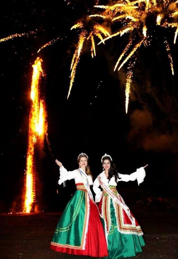 Sucesso na queima da maior fogueira de São João do sul do estado