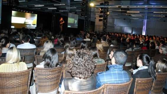 La Moda apresenta coleção Verão 2014 em Convenção Interna