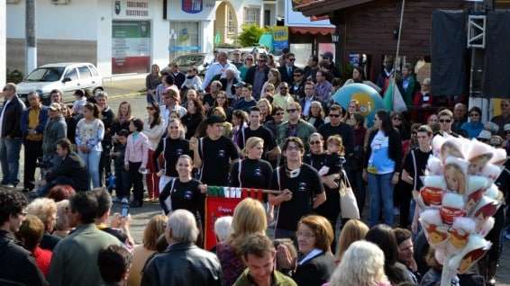 Desfile da colônia Nuova Venezia reúne três mil pessoas