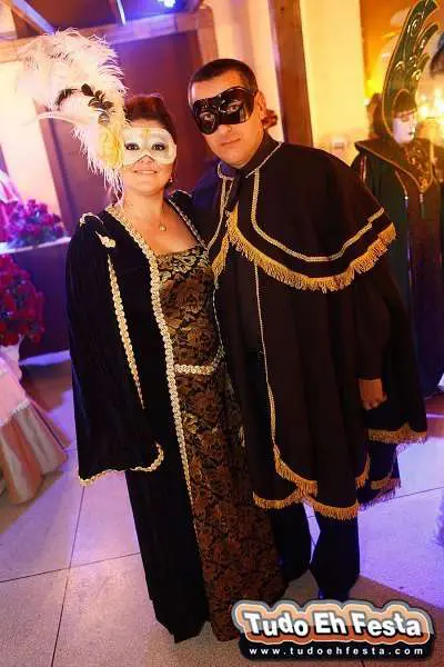 Mari Guidarini e Anderson Milanez prestigiando o badalado e famoso Baile de Máscaras de Nova Veneza.