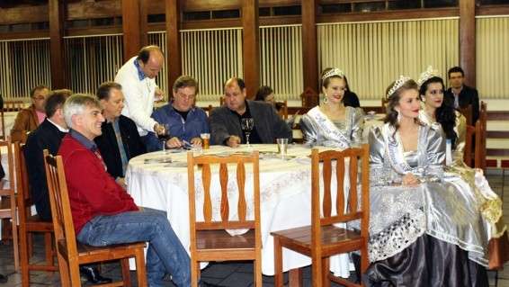 Rainhas da Festa da Gastronomia trabalham em divulgação
