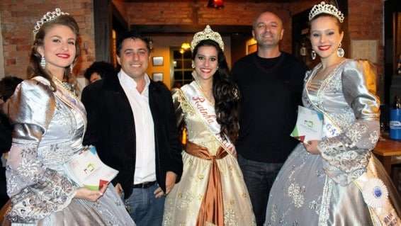 Rainhas da Festa da Gastronomia trabalham em divulgação