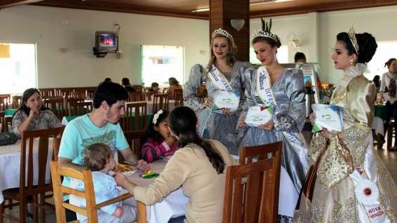 Rainhas da Festa da Gastronomia trabalham em divulgação
