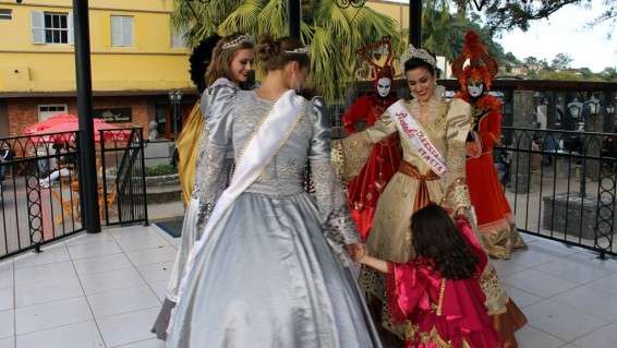 Rainhas da Festa da Gastronomia trabalham em divulgação
