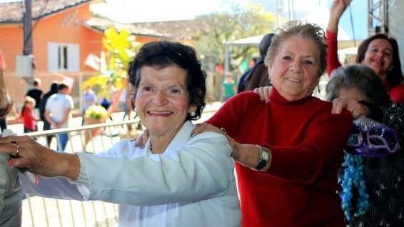 Animação para mais de 1,5 mil idosos na 9ª Festa da Gastronomia