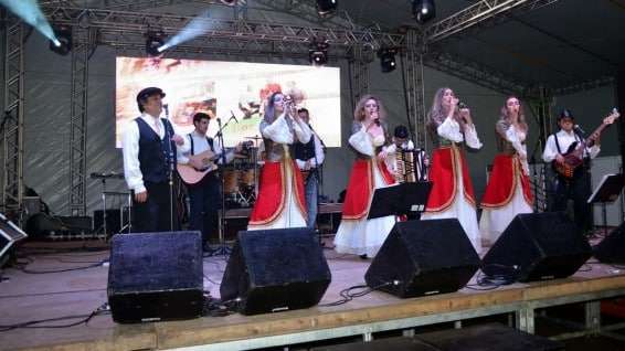 Marcelo Branco: Em breve haverá eleições do nosso conselho tutelar. Certamente os partidos políticos locais vão entrar em ação 6 O grupo Roba da Ciodi abriu a festa da gastronomia. Imperdível.