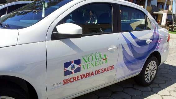 Administração entrega veículo novo para Secretaria de Saúde