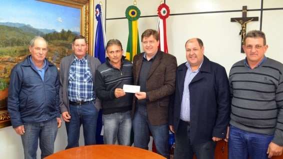 Prefeitura de Nova Veneza repassa convênio com Adisi 1 Prefeitura de Nova Veneza repassa convênio com Adisi