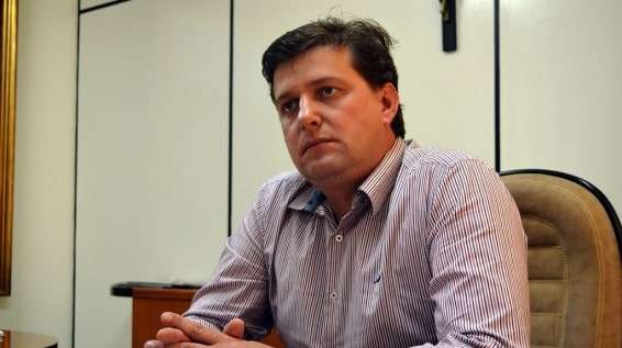 Prefeito reduz o próprio salário, do vice, e dos secretários