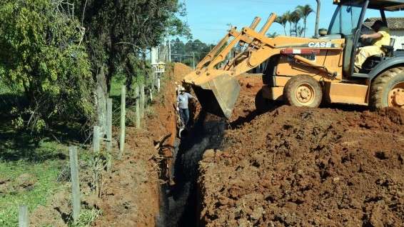 Trânsito em meia pista para pavimentação do Distrito Industrial