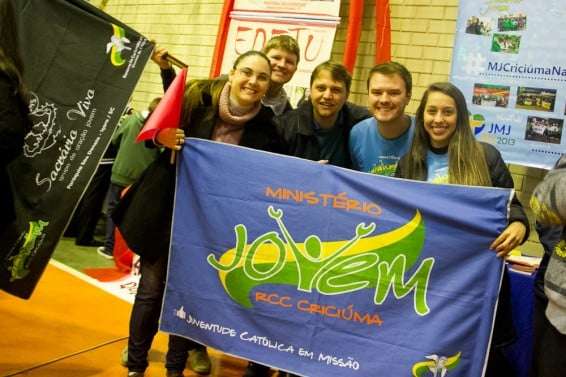 Fiéis lotam o ginásio de Caravaggio para celebrar os 15 anos da Diocese 7 Fiéis lotam o ginásio de Caravaggio para celebrar os 15 anos da Diocese