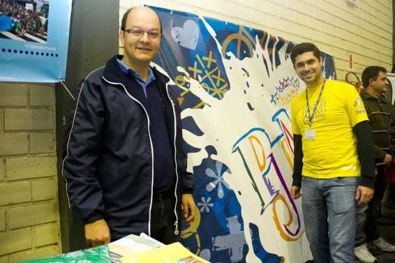 Fiéis lotam o ginásio de Caravaggio para celebrar os 15 anos da Diocese 9 Fiéis lotam o ginásio de Caravaggio para celebrar os 15 anos da Diocese