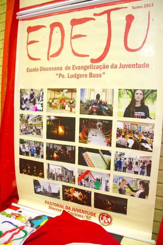 Fiéis lotam o ginásio de Caravaggio para celebrar os 15 anos da Diocese 10 Fiéis lotam o ginásio de Caravaggio para celebrar os 15 anos da Diocese