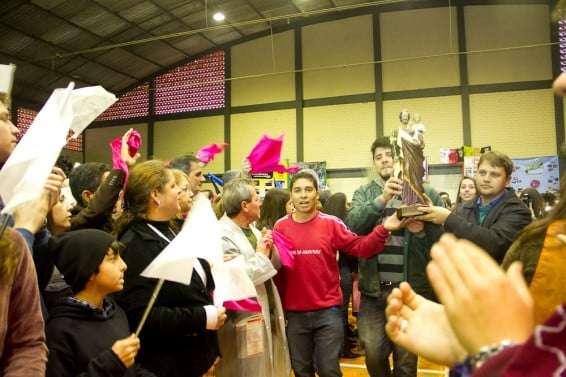 Fiéis lotam o ginásio de Caravaggio para celebrar os 15 anos da Diocese 11 Fiéis lotam o ginásio de Caravaggio para celebrar os 15 anos da Diocese