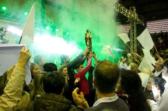 Fiéis lotam o ginásio de Caravaggio para celebrar os 15 anos da Diocese 12 Fiéis lotam o ginásio de Caravaggio para celebrar os 15 anos da Diocese