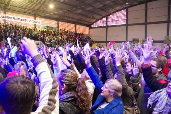 Fiéis lotam o ginásio de Caravaggio para celebrar os 15 anos da Diocese 23 Fiéis lotam o ginásio de Caravaggio para celebrar os 15 anos da Diocese