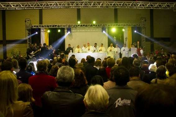 Fiéis lotam o ginásio de Caravaggio para celebrar os 15 anos da Diocese 29 Fiéis lotam o ginásio de Caravaggio para celebrar os 15 anos da Diocese