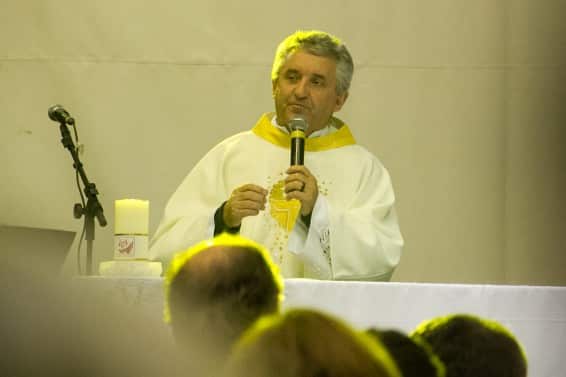 Fiéis lotam o ginásio de Caravaggio para celebrar os 15 anos da Diocese 30 Fiéis lotam o ginásio de Caravaggio para celebrar os 15 anos da Diocese