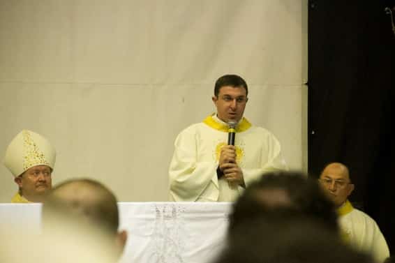 Fiéis lotam o ginásio de Caravaggio para celebrar os 15 anos da Diocese 32 Fiéis lotam o ginásio de Caravaggio para celebrar os 15 anos da Diocese