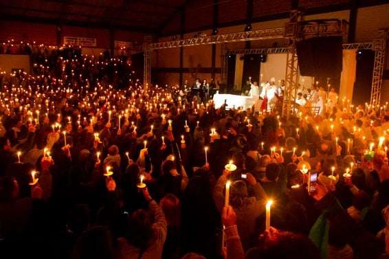 Fiéis lotam o ginásio de Caravaggio para celebrar os 15 anos da Diocese 1 Fiéis lotam o ginásio de Caravaggio para celebrar os 15 anos da Diocese