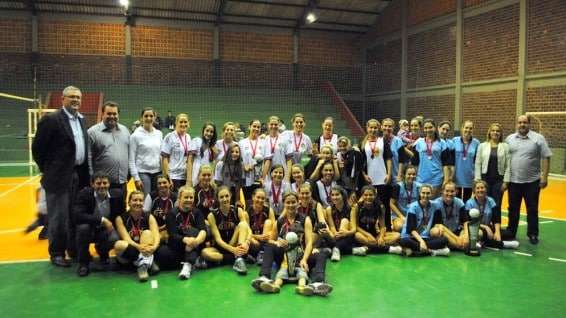 Interfamílias tem campeão no vôlei feminino