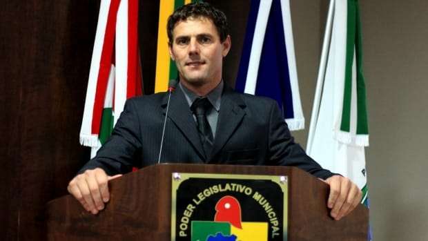 O vereador Eloir Minatto (PSD) apresentou indicação para que a prefeitura coloque a rede ao redor da quadra do ginásio de esportes de São Bento Baixo.