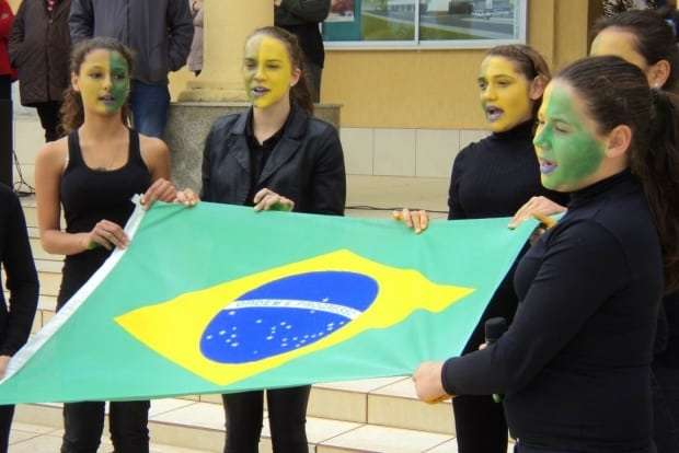 Julieta Torres Gonçalves abre Semana da Pátria com desfile em São Bento Baixo