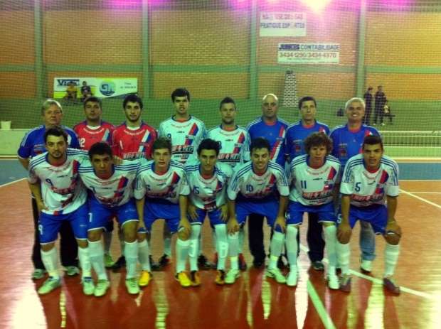 Foto: Em pé: Mauricio, Joel, Lucas, Ewerton, Fernando, Dinart, Jean Reis, Benício Spillere. Agachados: Mauricio, Denis, Albino, Andre, Bruno, Foguinho, Matteus