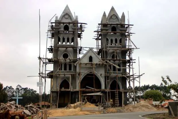 Construção das torres na Igreja Mãe Peregrina termina em dezembro