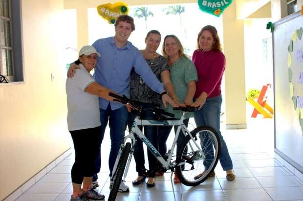 Vereador Aroldo Frigo faz doação de bicicleta e camisário para alunos 1 Vereador Aroldo Frigo faz doação de bicicleta e camisário para alunos