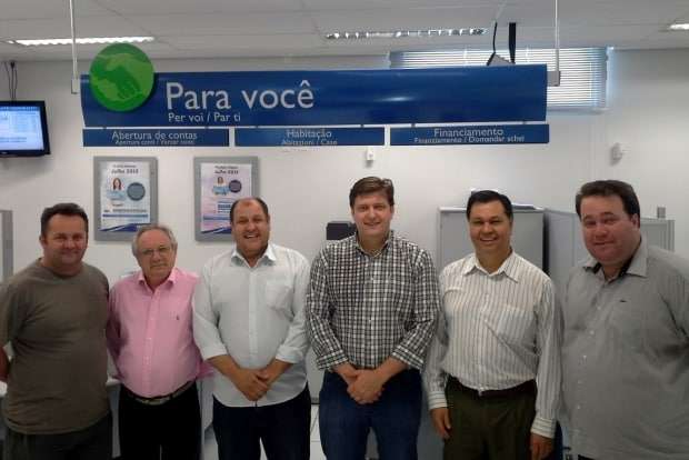 CEF de Nova Veneza adota placas trilíngue. Município quer incentivar comerciantes 1 CEF de Nova Veneza adota placas trilíngue. Município quer incentivar comerciantes