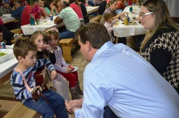 Festa reúne famílias em São Francisco 10 Festa reúne famílias em São Francisco