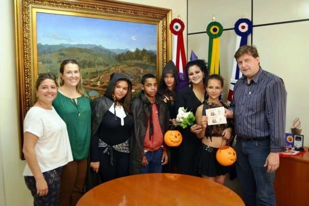 Crianças do CRAS comemoram o Halloween