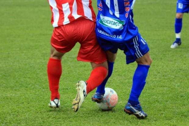 Clássico da polenta com empate e confusão