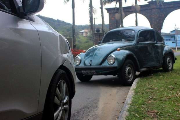 Dois carros colidem no trevo do pórtico de Nova Veneza