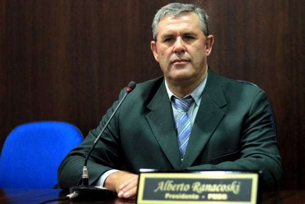 Temporada de caça aos fofoqueiros de plantão 1 Temporada de caça aos fofoqueiros de plantão