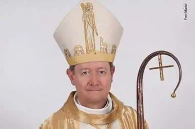 Bispo anuncia transferências no clero para 2014