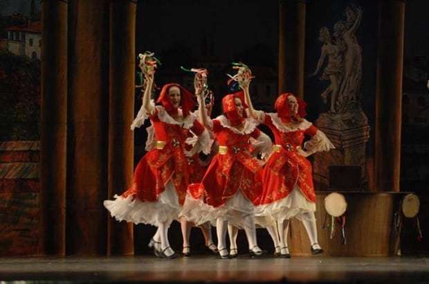 Grupo Folclórico Ítalo-Brasileiro Nova Veneza participa do 8º Dança Ourinhos