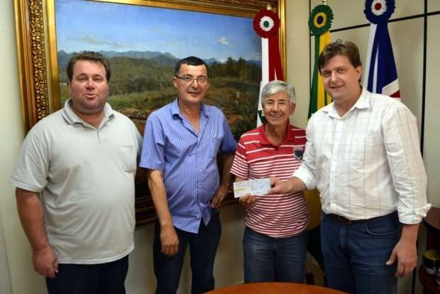 Prefeitura de Nova Veneza repassa convênios a entidades culturais 1 Prefeitura de Nova Veneza repassa convênios a entidades culturais