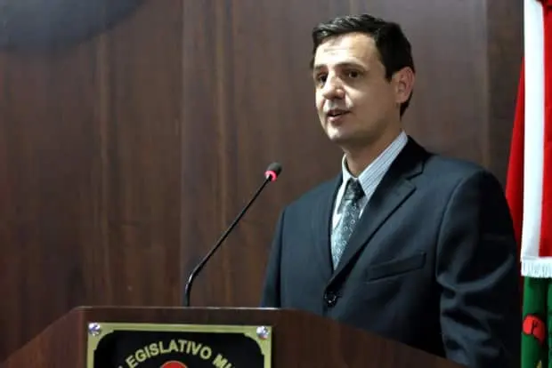 Dr. Fernando Henrique Milanez recebe homenagem da Câmara de Vereadores de Nova Veneza